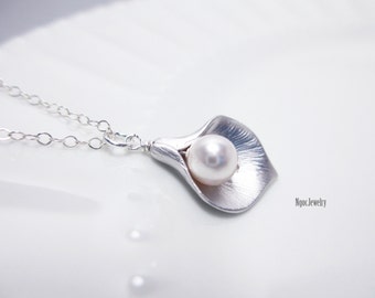 Calla Lily Necklace, Sterling Silver Necklace, Swarovski Pearl, Flower Necklace, Calla Lily Pendant, June Birthstone, Wedding Jewelry Gift