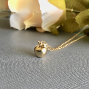 Apple Necklace, Golden Apple Necklace, Teacher Appreciation Gift, Simple Gold Necklace, Minimal Jewelry, Cute Delicate Necklace