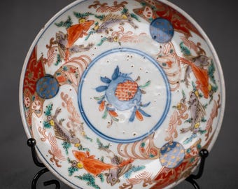Vintage Antique japanischer Porzellanteller, Edo-Periode (18. - 19. Jahrhundert), Fisch & Granatapfel-Motiv, handbemalte Schale im Imari-Stil POJP260012