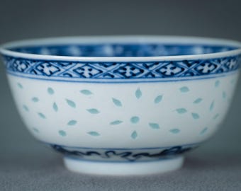 Cuenco antiguo de porcelana china azul y blanca de finales de la dinastía Qing/época de la República