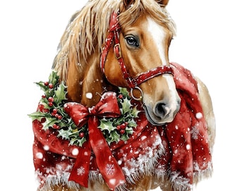 Könnte beinhalten: Aquarellillustration eines Pferdes mit festlichen Weihnachtsdekorationen. Das Pferd hat ein braunes Fell, einen roten Zaum und einen roten Schal mit Schneeflocken. Ein Kranz aus Stechpalmen und Beeren schmückt seinen Hals.