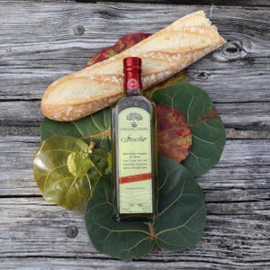 Sicilian Novello Olive Oil Gift | Early Harvest Cold Pressed Extra Virgin | Frantoi Cutrera + Spice Pack