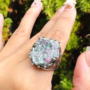 Sale！Enchanted Ruby-in-Fuchsite Raw Crystal Ring · Mint Green & Pink Earth Gem · Adjustable Nature-Inspired Statement Jewelry