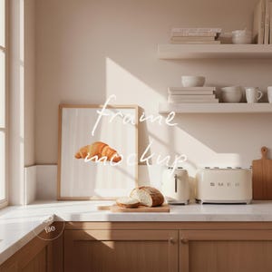 Puede incluir: Un juego de tres tazas de cerámica con un acabado moteado y mate. Las tazas son de color crema, gris claro y gris oscuro. Cada taza tiene un diseño simple y minimalista.