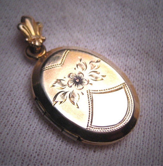 Antique Ornate Gold Locket Victorian Art Deco 20s