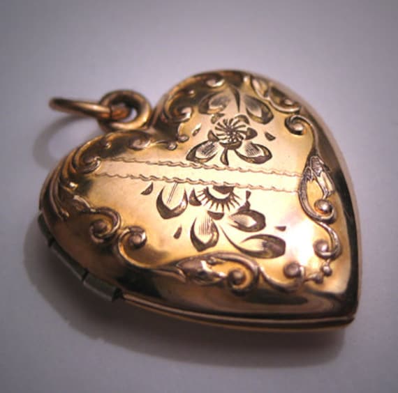 Antique Gold Locket Engraved Heart Vintage Victori