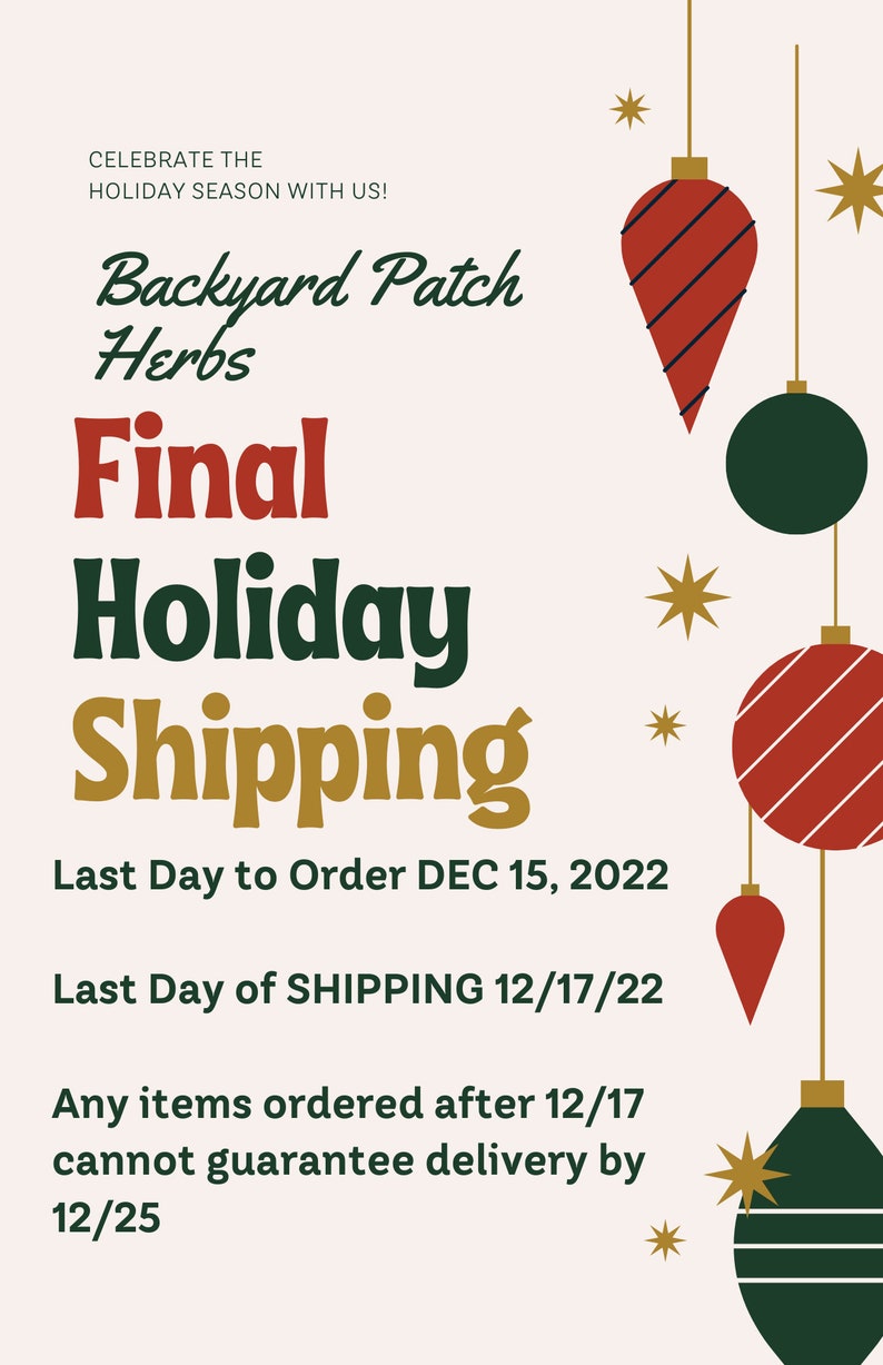Pu&ograve; includere: Uno sfondo bianco con ornamenti natalizi rossi e verdi appesi a fili dorati. Il testo "Backyard Patch Herbs Final Holiday Shipping" &egrave; in grandi caratteri grassetto. Il testo "Last Day to Order DEC 15, 2022" e "Last Day of SHIPPING 12/17/22" &egrave; in testo nero. Il testo "Any items ordered after 12/17 cannot guarantee delivery by 12/25" &egrave; in testo nero.