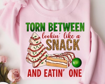 Lustiges Weihnachts-Sweatshirt, hin und her gerissen zwischen dem Aussehen wie ein Snack und dem Essen eines Sweatshirts, Gym Workout-Sweatshirt, lustiges sarkastisches freches Geschenk
