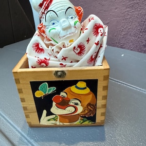 Vintage Hermann Eichhorn Wooden Latch Jack in Box Clown 40s/50s