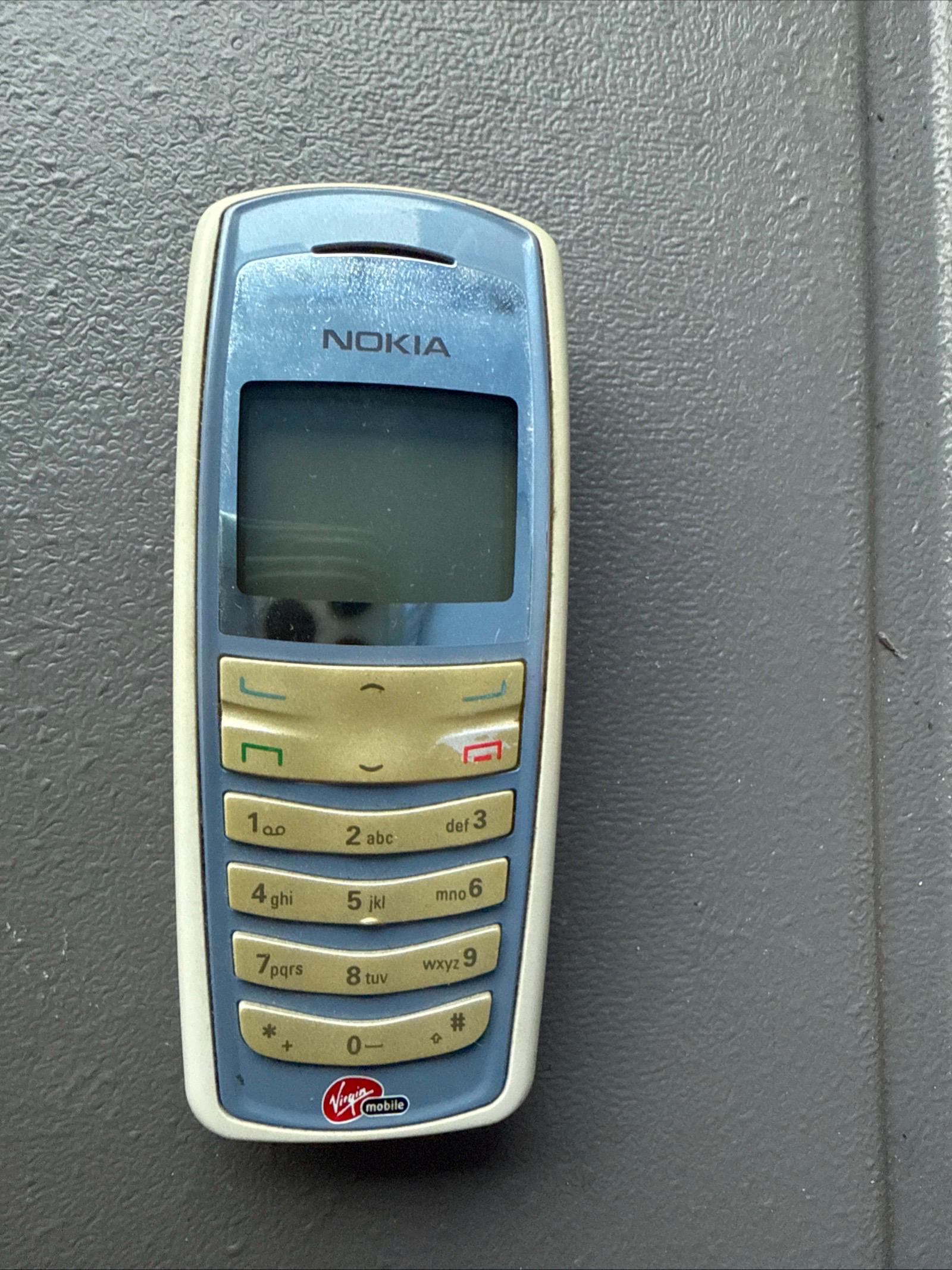 ニイナ Nokia 2115i Cell Phone Very Rare - Great for Collectors - Untested