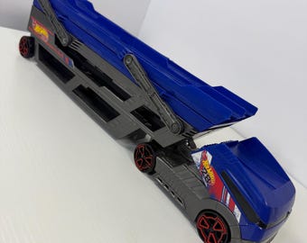 New Hot Wheels Truckin' Transporters Diecast Hauler Semi K5136 W 1