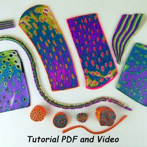 Könnte beinhalten: Eine Sammlung von bunten Polymer Clay Canes mit verschiedenen Mustern, darunter Punkte, Streifen und Wirbel. Es gibt auch mehrere kleine, runde Polymer Clay Stempel mit verschiedenen Designs. Der Text "Tutorial PDF and Video" befindet sich am unteren Rand des Bildes.