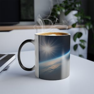 Der blaue Horizont erhebt sich Farbmorphing-Becher für Weltraumliebhaber, kosmisches Trinkgeschirr, wärmeempfindliche Kaffeetasse, einzigartige Galaxie