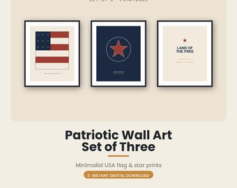 Op de afbeelding: Een set van drie printbare wandkunstposters in zwarte lijsten. De eerste toont een gestileerde Amerikaanse vlag met de tekst THE STARS & STRIPES. De tweede toont een rode ster in een cirkel met ONE NATION. De derde bevat een rode ster en LAND OF THE FREE.