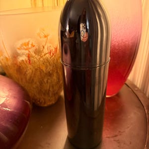 Classic Mid-Century Modern (MCM) bullet-style cocktail shaker torpedo or rocket shaker sleek aerodynamic profile 11 in tall bild 13
