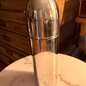 Classic Mid-Century Modern (MCM) bullet-style cocktail shaker torpedo or rocket shaker sleek aerodynamic profile 11 in tall bild 10