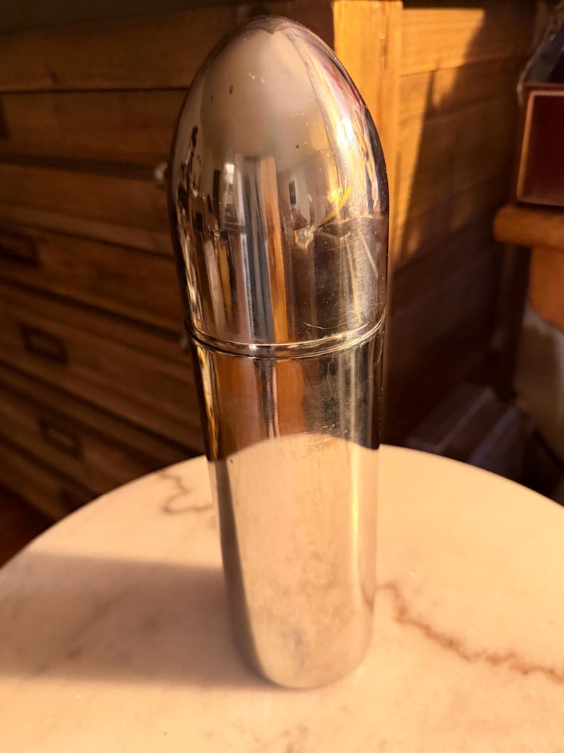 Classic Mid-Century Modern (MCM) bullet-style cocktail shaker torpedo or rocket shaker sleek aerodynamic profile 11 in tall bild 10