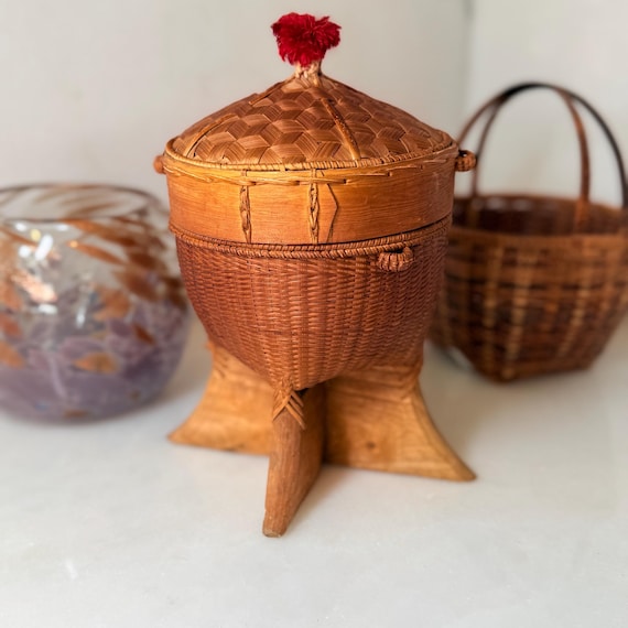 Vintage traditioneller thailändischer oder laotischer handgefertigter Bambuskorb Kratip oder Kong Kao zum Aufbewahren und Servieren von klebrigem Reis handgefertigtes Aufbewahrungsgeschenk