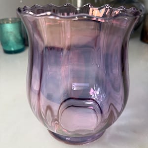 globe cyclone vintage en verre irisé améthyste ou canneberge, vase décoratif ou bougeoir vase violet lavande verre au mercure image 1