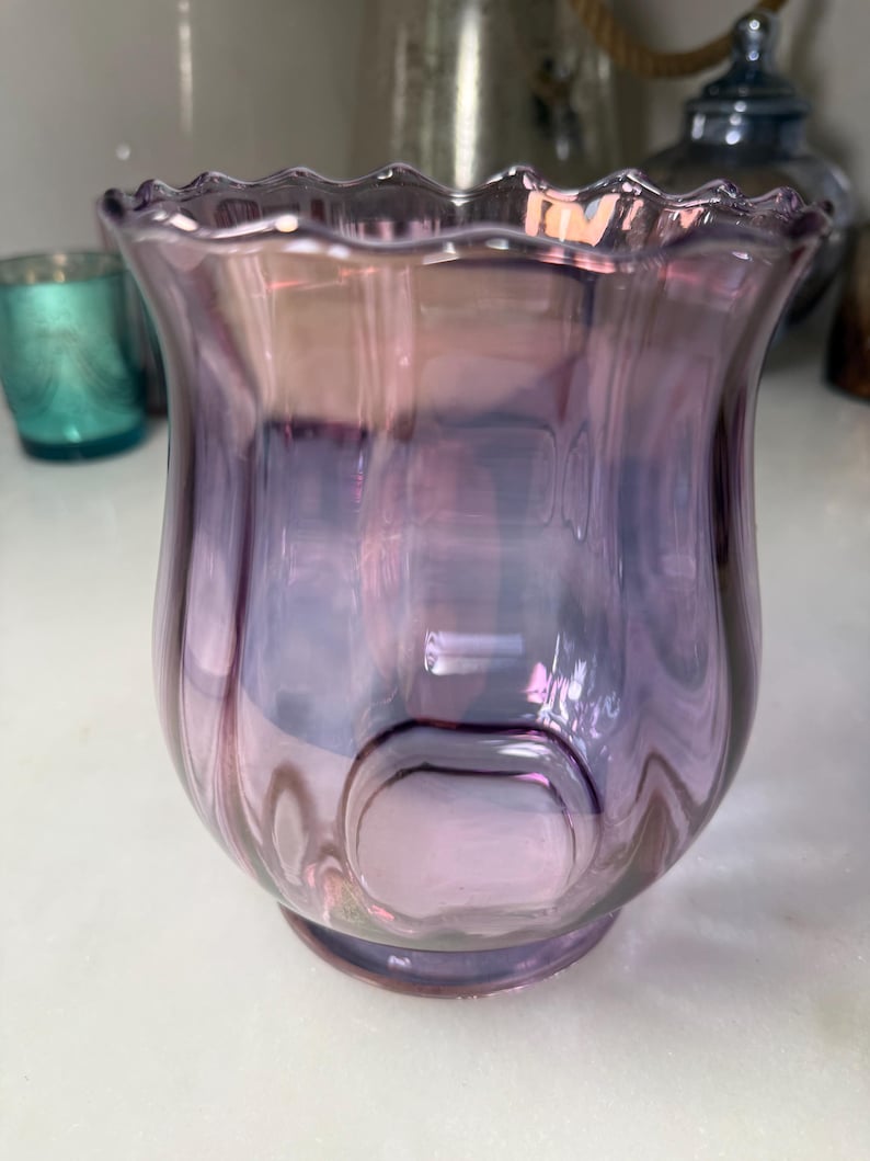 globe cyclone vintage en verre irisé améthyste ou canneberge, vase décoratif ou bougeoir vase violet lavande verre au mercure image 1