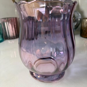 globe cyclone vintage en verre irisé améthyste ou canneberge, vase décoratif ou bougeoir vase violet lavande verre au mercure image 2