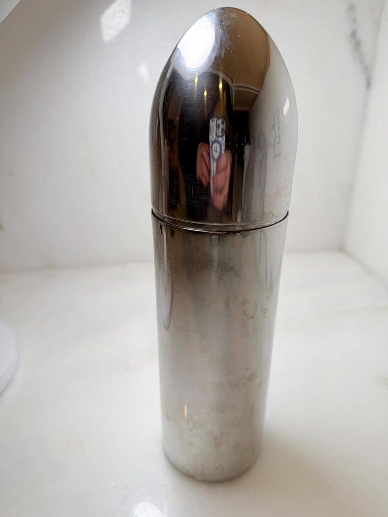 Classic Mid-Century Modern (MCM) bullet-style cocktail shaker torpedo or rocket shaker sleek aerodynamic profile 11 in tall bild 8
