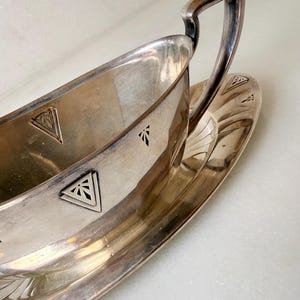 Art Deco 1920s silver plated sauce boat and under plate Deauville pattern geometric triangular chevron triangle motif Oneida Community