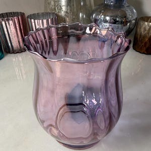 Peut inclure: Ensemble de trois mugs en c&eacute;ramique avec une finition mate et mouchet&eacute;e. Les tasses sont de couleur cr&egrave;me, gris clair et gris fonc&eacute;. Design simple et minimaliste, parfait pour le caf&eacute; ou le th&eacute;.