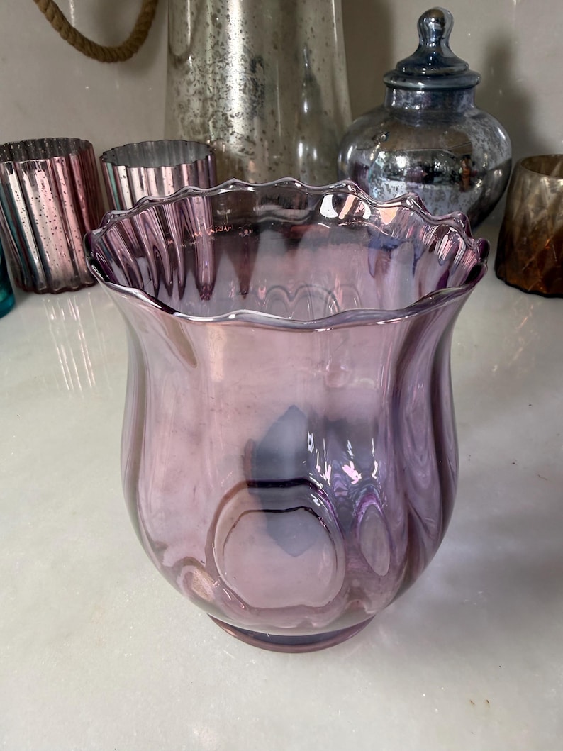 Peut inclure: Ensemble de trois mugs en c&eacute;ramique avec une finition mate et mouchet&eacute;e. Les tasses sont de couleur cr&egrave;me, gris clair et gris fonc&eacute;. Design simple et minimaliste, parfait pour le caf&eacute; ou le th&eacute;.