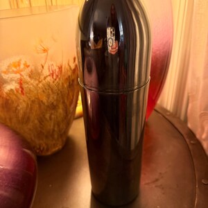Classic Mid-Century Modern (MCM) bullet-style cocktail shaker torpedo or rocket shaker sleek aerodynamic profile 11 in tall bild 12