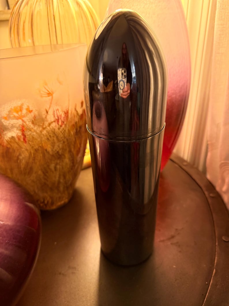 Classic Mid-Century Modern (MCM) bullet-style cocktail shaker torpedo or rocket shaker sleek aerodynamic profile 11 in tall bild 12
