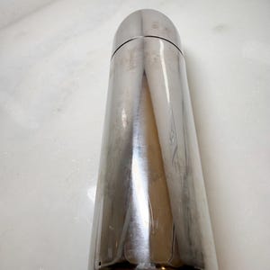 Classic Mid-Century Modern (MCM) bullet-style cocktail shaker torpedo or rocket shaker sleek aerodynamic profile 11 in tall bild 9