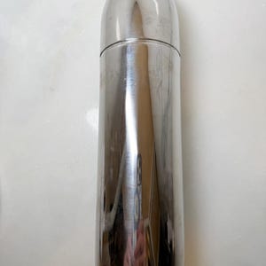 Classic Mid-Century Modern (MCM) bullet-style cocktail shaker torpedo or rocket shaker sleek aerodynamic profile 11 in tall bild 7