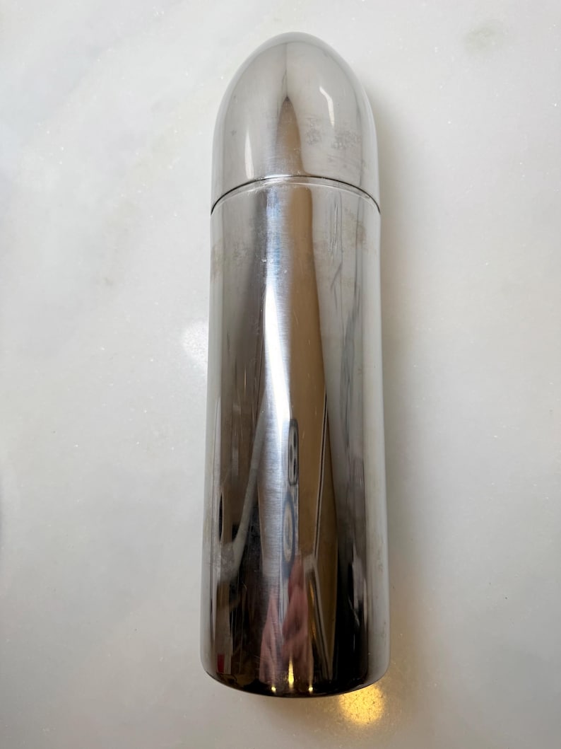 Classic Mid-Century Modern (MCM) bullet-style cocktail shaker torpedo or rocket shaker sleek aerodynamic profile 11 in tall bild 7