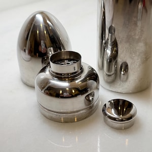 Classic Mid-Century Modern (MCM) bullet-style cocktail shaker torpedo or rocket shaker sleek aerodynamic profile 11 in tall bild 5