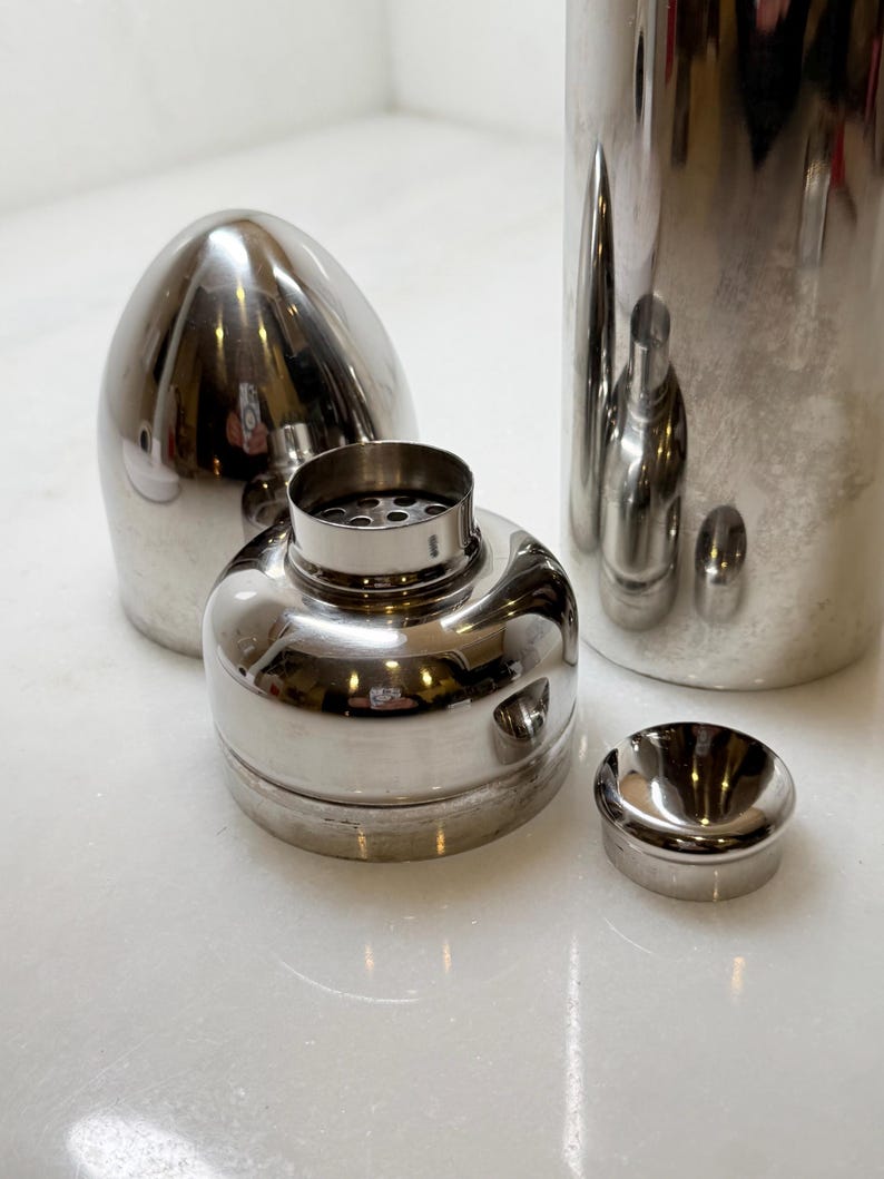 Classic Mid-Century Modern (MCM) bullet-style cocktail shaker torpedo or rocket shaker sleek aerodynamic profile 11 in tall bild 5