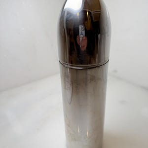 Classic Mid-Century Modern (MCM) bullet-style cocktail shaker torpedo or rocket shaker sleek aerodynamic profile 11 in tall bild 15