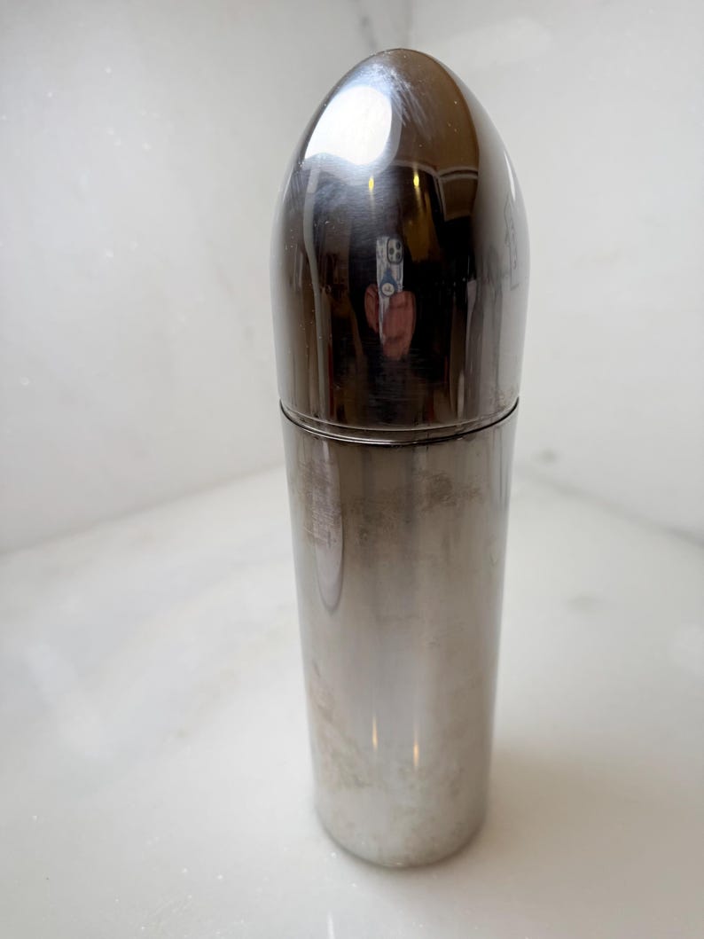 Classic Mid-Century Modern (MCM) bullet-style cocktail shaker torpedo or rocket shaker sleek aerodynamic profile 11 in tall bild 15