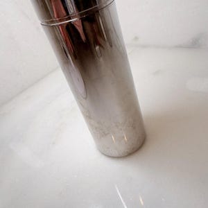 Classic Mid-Century Modern (MCM) bullet-style cocktail shaker torpedo or rocket shaker sleek aerodynamic profile 11 in tall bild 6