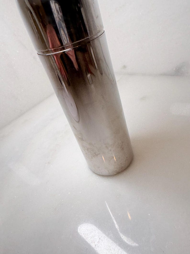 Classic Mid-Century Modern (MCM) bullet-style cocktail shaker torpedo or rocket shaker sleek aerodynamic profile 11 in tall bild 6