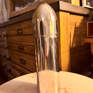 Classic Mid-Century Modern (MCM) bullet-style cocktail shaker torpedo or rocket shaker sleek aerodynamic profile 11 in tall bild 3