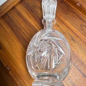 Antique crystal decanter hand cut pinwheel starburst pattern high-quality American Brilliant Period (ABP) glassware from early 20th century