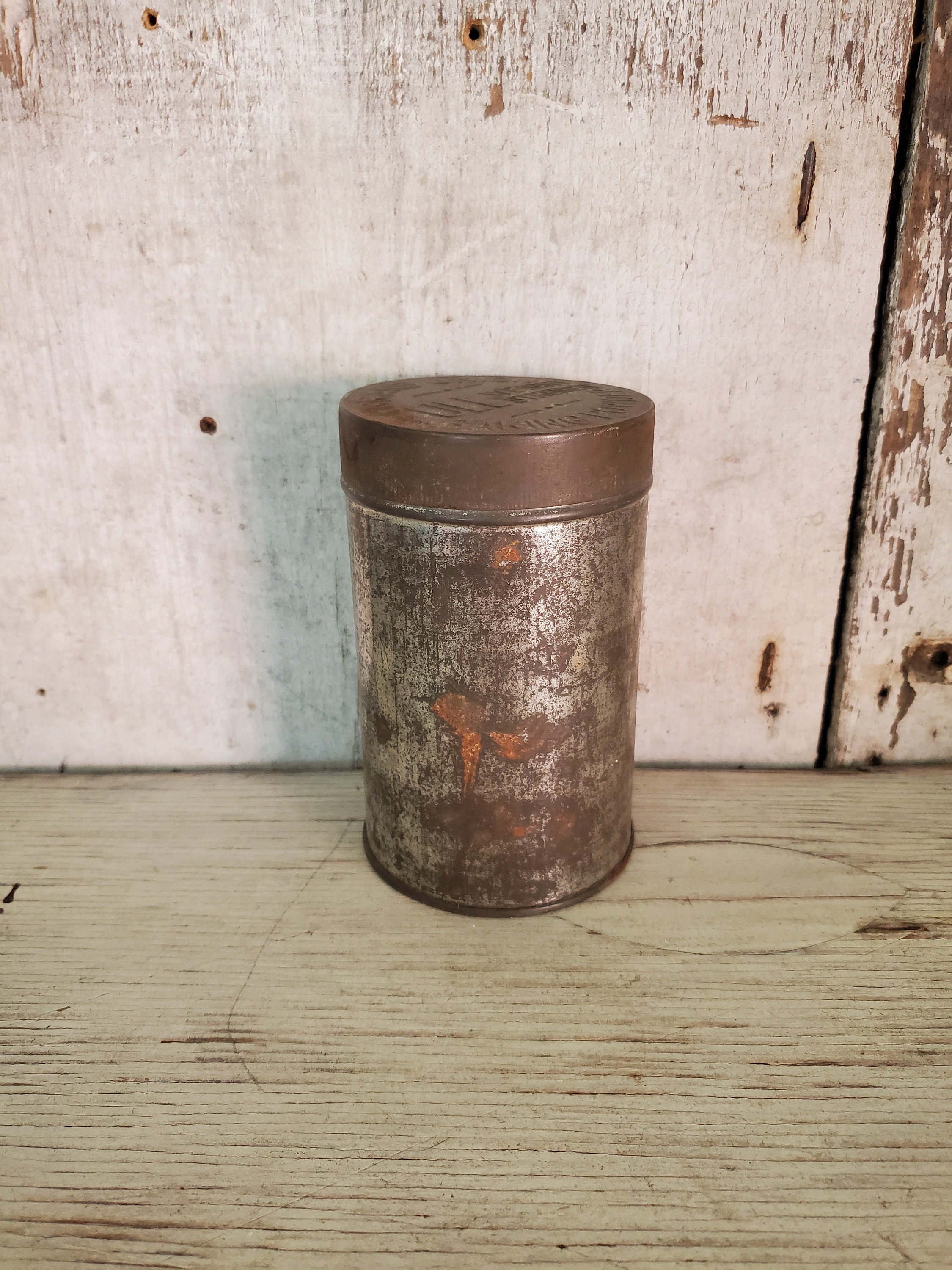 VINTAGE GRAND UNION BAKING POWDER 16 OZ EMBOSSED METAL TIN