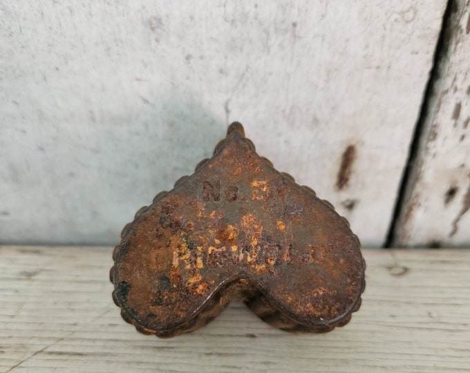 Vintage Griswold Heart Cast Iron Heart Mold Vintage Kitchen Primitive