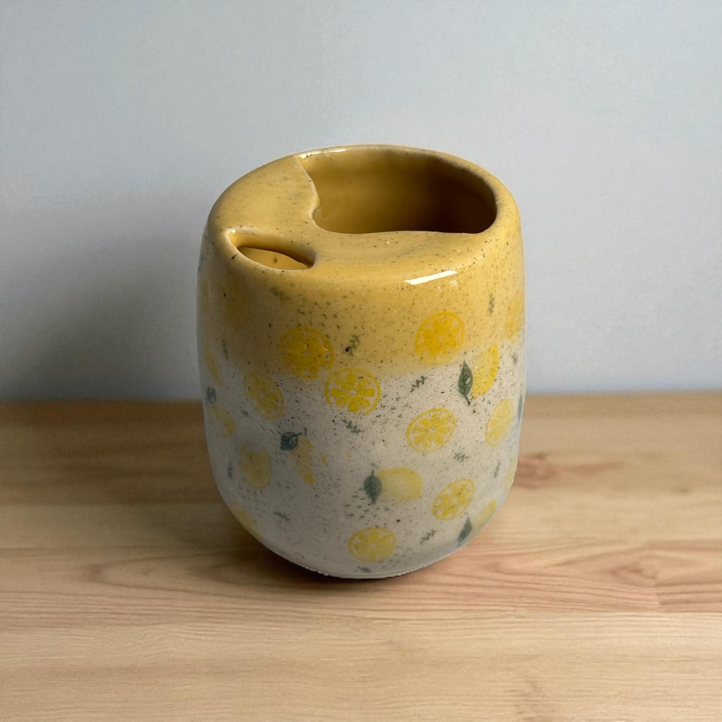 Lemon Drop Thumbprint Ceramic Sipper Mug