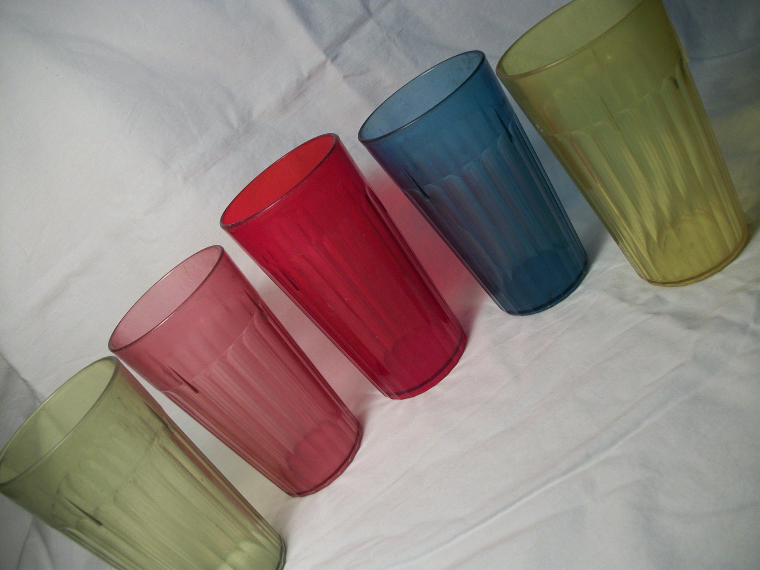 5 Plastic Glasses Vintage Colored Drinking Glasses Etsy