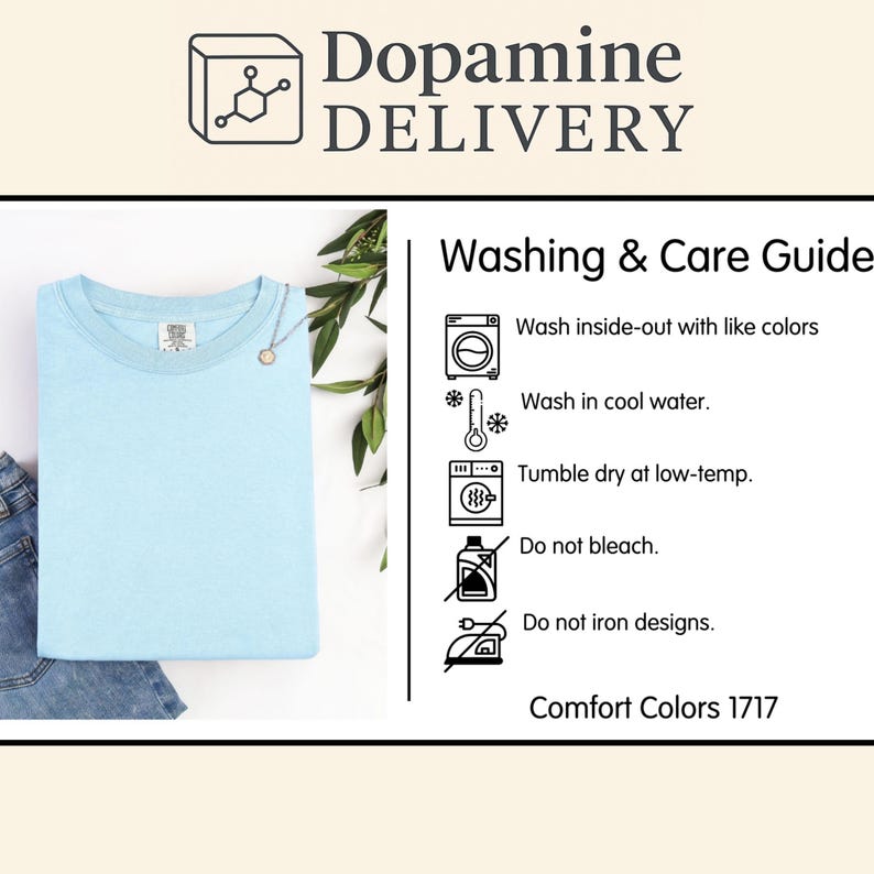 Puede incluir: Una camiseta Comfort Colors 1717 azul claro doblada se muestra con un par de vaqueros azules. Se muestra una gu&iacute;a de lavado y cuidado. La esquina superior izquierda tiene el texto "Dopamine DELIVERY".