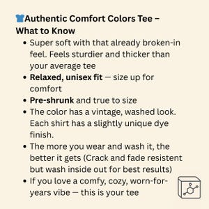 Puede incluir: Texto sobre un fondo crema: "Authentic Comfort Colors Tee - What to Know." Los puntos enumeran las caracter&iacute;sticas de la camiseta: suave, corte unisex relajado, pre-encogido, color vintage y acabado de tinte &uacute;nico. La camiseta se describe como c&oacute;moda.