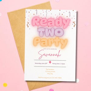 Invitation prête pour deux personnes. Deux invitations d'anniversaire groovy. Invitation modifiable pour le 2e anniversaire. Deuxième carte d'anniversaire numérique. Invitation fille de deux ans