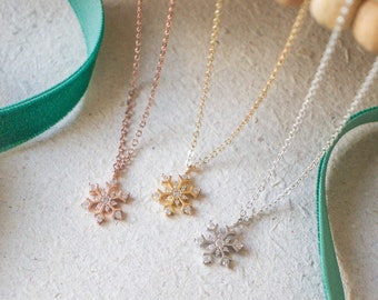 Dainty Snowflake Necklace | Winter Jewelry | Snowflake Pendant | Gold Snowflake Necklace | Winter Wedding